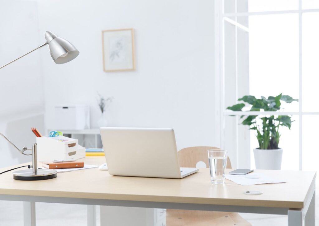 Beleuchtung am Arbeitsplatz: Ein entscheidender Faktor für Produktivität und Wohlbefinden